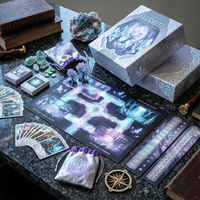 Jeu de cartes inspiré des jeux de rôle en table (TTRPG) avec un spinner ancien SMETA à 4 piliers et un doré holographique pour un étui rigide à trois volets Quest