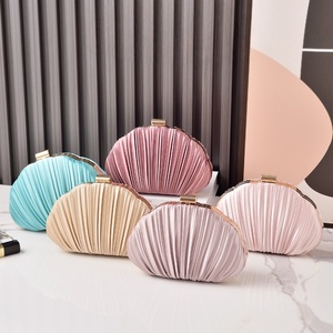 Bolsos de mano de lujo para mujer, bolso de noche tipo clutch de satén, color sólido, plisado, con cierre de solapa de diseñador, bolso de fiesta para dama. - Product Image 1