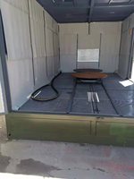 Salle de sablage avec système automatique anti-poussière pour surfaces métalliques
