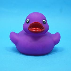 Promotion Custom Floating Baby Shower Bades pielzeug Lila Gummi Bad Enten spielzeug - Product Image 2