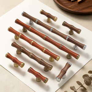 Poignées de placard en laiton massif style bambou, poignées de meuble de cuisine de luxe en bois de noyer et bois de rose, boutons de tiroir en T en bois - Vente chaude - Product Image 1