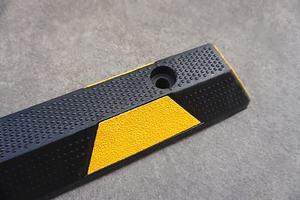 車ホイールストッパー1830*150 * 100mmオーストラリア標準梱包ゴムベストプライス - Product Image 5