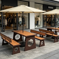 Ensemble table et chaises WPC d'extérieur avec longue banquette et parasol – Mobilier de loisirs pour cour, restaurant, rue de restauration et site touristique