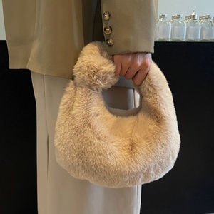 Bolso de Mano de Felpa con Pelo Sintético de Conejo, Novedad de Invierno 2025, Estilo Popular en Redes, para Mujer, Venta al por Mayor - Product Image 2