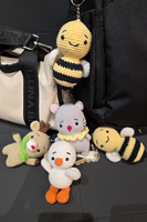 Porte-clés poupée abeille en crochet fait main, mignon dessin animé en coton, breloque de sac Amigurumi, porte-clés animal personnalisé, jouet en peluche doux pour bébé