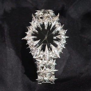 Reloj de Cuarzo de Acero Inoxidable con Diseño Personalizado al por Mayor, Movimiento Único en Forma de Garra, Reloj Gótico con Púas para Hombre, Resistencia al Agua de 50 Bares - Product Image 4