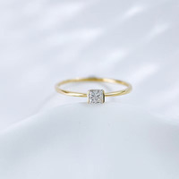 Bague de fiançailles simple et extraordinaire en or jaune 18 carats avec diamant de laboratoire taille princesse et tige droite pour femme