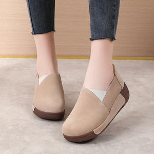 Zapatos de Mujer Colección Otoño 2025 Estilo Coreano Zapatillas Deportivas de Mujer Nuevas de Cuero con Suela Gruesa Casuales - Product Image 2