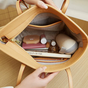 الأكثر مبيعًا حقائب كتف مصممة عالية الجودة كبيرة من البولي يوريثلين حقائب حمل مخصصة مع شعار - Product Image 6