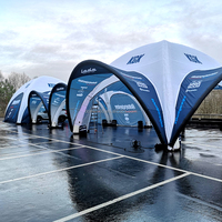 Tente gonflable portable quatre saisons en tissu Oxford pour activités de course commerciales personnalisées, avec espace de stationnement pour voitures, idéale pour toutes les occasions