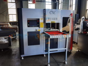 Vente directe d'usine, machine de fraisage automatique à trois axes à commande PLC pour le traitement des fenêtres et des portes en aluminium - Product Image 2