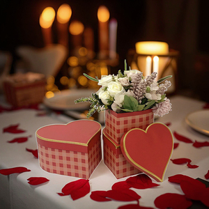 Elegante juego de cintas de lámina dorada, caja de papel de cartón en forma de corazón, esponja de embalaje de regalo rígida en relieve compensada para especial - Product Image 2