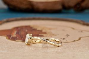 Bague ovale en forme d'infini pour femme, design moderne avec pierre précieuse étincelante, parfaite pour un usage quotidien - Product Image 5