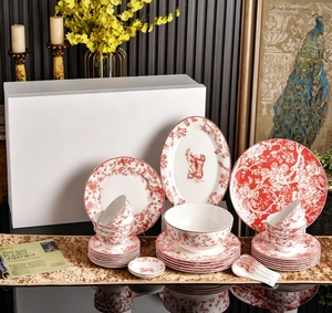 Juego de vajilla de porcelana china con estampado floral rojo y motivos animales para bodas, banquetes y fiestas en casa. - Product Image 1