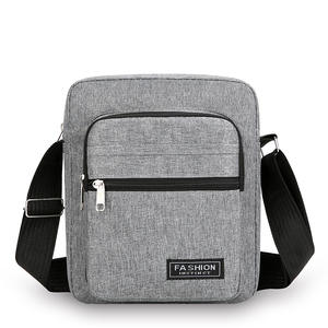 Fashion Instinct – Mini sac à bandoulière en nylon pour hommes, petit sac léger pour voyage d'affaires, sac à bandoulière de couleur unie multifonctionnel - Product Image 2