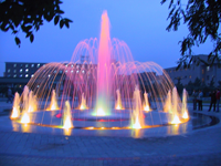 Fuente de Agua Pequeña para Interiores y Exteriores, Decoración para Jardín, Parque, Patio, Piscina, Villa, Fuente Musical con Chorros de Agua en Venta