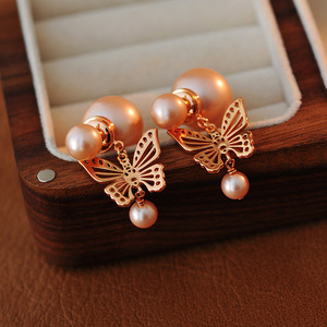 Charmante Rose Gold Plated Pearl Adorned Butterfly Shaped Dangle Ohrringe für Gartenpartys FLBER77