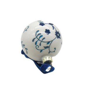 Ornamento della palla di vetro di natale di alta qualità 8cm con porcellana blu e bianca modello classico per la decorazione domestica - Product Image 3