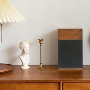 Kediler ve Köpekler için Lüks Ahşap Evcil Hayvan Urnleri, Evcil Hayvan Hatıraları ve Cenazeler için Çevre Dostu Doğal Ceviz Ağacı - Product Image 3