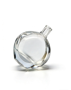 Botella Redonda Personalizada de Fábrica OEM para Licores, 500/700/750 ml, con Logotipo, Ideal para Ron Especiado, Licores Destilados Artesanales en Pequeñas Cantidades - Product Image 5