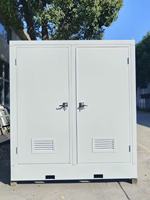Conteneurs mobiles portables pour 3 toilettes, durables, écologiques, en panneaux sandwich, design moderne, remorques sanitaires extérieures