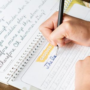 Cuaderno de Caligrafía Infantil con Diseño Elegante, Reutilizable, con Ranuras para Practicar la Escritura a Mano, Tamaño A4 en Espiral, para Niños de 8 a 12 Años - Product Image 5