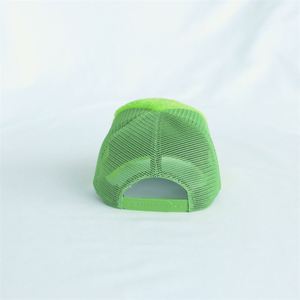 Gorra de Béisbol de Terciopelo Sublimado con Diseño de 5 Paneles, Gorra Trucker Personalizada de Terciopelo Holandés - Product Image 1