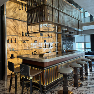 Comercial personalizado Hotel diseño moderno mármol superior restaurante <span class=keywords><strong>Bar</strong></span> mostrador con estante colgante de acero inoxidable - Product Image 1