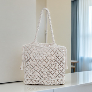 Bolso <span class=keywords><strong>de</strong></span> mano <span class=keywords><strong>de</strong></span> <span class=keywords><strong>ganchillo</strong></span> <span class=keywords><strong>de</strong></span> algodón con borlas, nuevo y moderno, para verano, con dos asas, portátil, <span class=keywords><strong>de</strong></span> malla, para mujer, para la playa y vacaciones, venta al por mayor - Product Image 1
