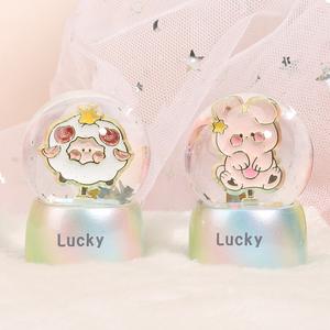 Bola <span class=keywords><strong>de</strong></span> agua acrílica <span class=keywords><strong>de</strong></span> resina y <span class=keywords><strong>vidrio</strong></span> <span class=keywords><strong>de</strong></span> gran oferta <span class=keywords><strong>con</strong></span> luz LED en el interior estilo <span class=keywords><strong>de</strong></span> dibujos animados globo <span class=keywords><strong>de</strong></span> <span class=keywords><strong>nieve</strong></span> para decoración navideña del hogar - Product Image 3