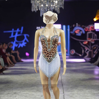Costume de compétition de danse de salon, robe de scène latine avec paillettes dégradées, design dos nu, vêtements de performance