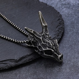Collier unisexe en acier inoxydable avec pendentif tête de dragon vintage plaqué or 18 carats, vente en gros - Product Image 3