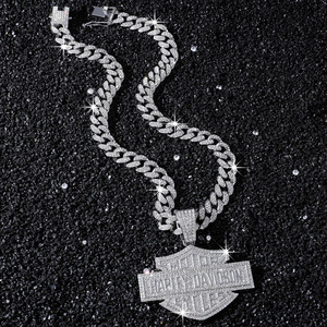 Nouveau Collier Pendentif Lettre Géométrique Rétro Hiphop Personnalisé 2026 en Alliage Plaqué Or pour Homme, Bijoux de Mode en Gros - Product Image 3