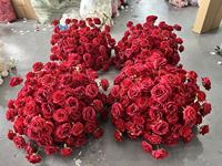 W-D032 Nouvelle Boule de Fleurs Artificielles Rouge de Style Moderne, Boule de Roses Dorées de Haute Qualité pour Décoration de Centre de Table de Mariage