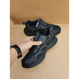 รองเท้าฝึกซ้อมแบบหัวเข็มขัดอัตโนมัติสำหรับผู้ชาย ระบายอากาศได้ดี น้ำหนักเบา เหมาะสำหรับกีฬากลางแจ้ง พื้นรองเท้าทำจากยาง สวมใส่สบาย ไม่ต้องผูกเชือก - Product Image 1