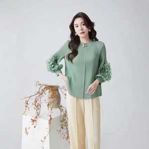 Factory-direct 2026 Spring New Design Vintage Bow Collar Flower-Sleeve Dragon Scale Pleats Loose Plus-Size Slimming Pleated <strong>Top</strong> - Product Image 6
