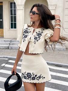 Damesjurk Met Lange Mouwen En Mouwen Met Bloemen Geborduurde Top En Rok - Product Image 2