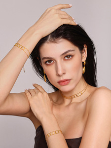 Conjunto de collar y pulsera de doble capa con lentejuelas brillantes de diamante para mujer, estilo Ins, conjunto de joyería de acero inoxidable de lujo y temperamento elegante. - Product Image 2