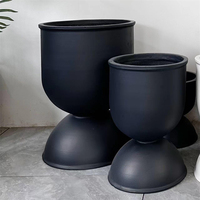 Pot de fleurs au sol en fibre de verre de style nordique minimaliste, en forme de gobelet, design sablier pour la décoration moderne des maisons et villas