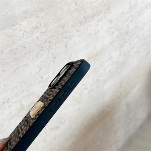 Nouveau Style français métal classique Logo étiquette couverture avec poignet corde suspendu étui de téléphone portable pour <span class=keywords><strong>iPhone</strong></span> 16 15 14 <span class=keywords><strong>13</strong></span> Pro Max - Product Image 4
