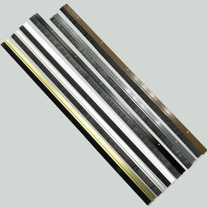 Guarnizione per Porta in PVC con Spazzola Regolabile, Sigillante per Porta, Protezione Antistrappo e Antiturbolenza - Product Image 1