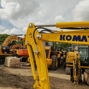 Mini-excavatrice sur chenilles Komatsu PC30 MR jaune, capacité de la benne de l'excavatrice Komatsu PC30 MR - Product Image 5