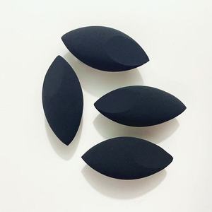 Éponge <span class=keywords><strong>de</strong></span> Maquillage Noire Sans Latex à Double Coupure, Marque Privée, 50% Plus Grande à Humide, Éponge <span class=keywords><strong>de</strong></span> <span class=keywords><strong>Fond</strong></span> <span class=keywords><strong>de</strong></span> <span class=keywords><strong>Teint</strong></span> Personnalisable avec Logo pour le Maquillage - Product Image 3