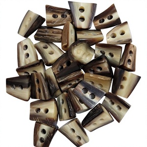 Botones de cuerno de búfalo hechos a mano, ecológicos, con forma natural, pulidos, rústicos, artesanía natural, adornos decorativos, arte duradero - Product Image 1