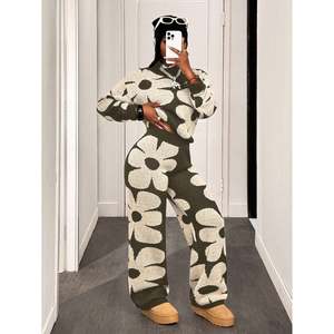 Ensemble décontracté pour femme : pantalon en maille à motif floral avec taille élastique, motif rouge et blanc, couleur abricot, taille S, longueur complète - Product Image 2