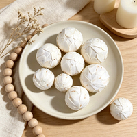 Vente en gros en stock : Boule de Sola Tongcao écologique de 2,4 pouces, mignonne et tendance, pour décoration intérieure, jouet à mâcher pour animaux de compagnie et remplissage de sachets parfumés aux fleurs séchées