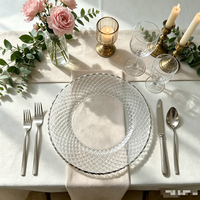 Assiette de présentation en verre de luxe à motif diamant cristallin avec bordure argentée, réutilisable pour la restauration et l'usage domestique quotidien