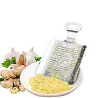 Éplucheur et presse-ail en forme de spatule pour gingembre et ail