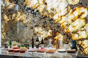 แผ่นหินอ่อนสีขาวจากบราซิล หรูหรา เป็นมิตรกับสิ่งแวดล้อม ควอตซ์ไซต์ ดีไซน์ทันสมัย รับประกัน 5 ปี ผิวขัดเงา สำหรับใช้ภายในอาคาร - Product Image 5