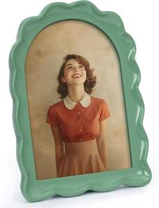 Cadre photo vert serein personnalisé en bois naturel MDF avec finition peinte, support pour photos à suspendre au mur ou à poser sur un bureau, avec logo gravé au laser - Product Image 1